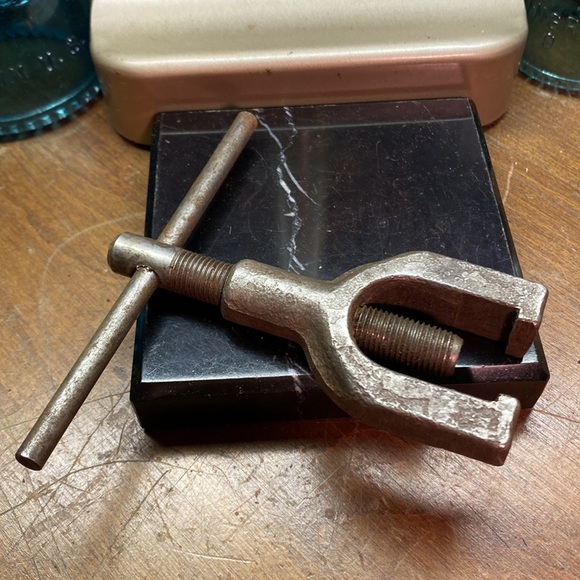 Vintage Small Hand Press Puller - Picture 2 of 4